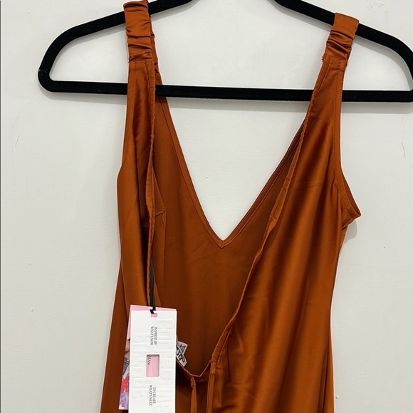 Elegant Orange Sleeveless Dress - Picture 4 of 5